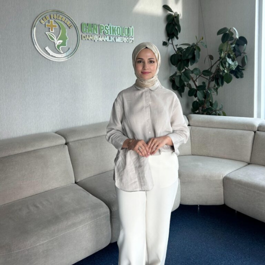 Psikolog Aybike Ergüder